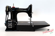 Load image into Gallery viewer, Singer Featherweight 221 Sewing machine, "First-Run" 1933 AD549***