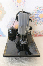 Load image into Gallery viewer, Singer Featherweight 222K Sewing Machine EK324***
