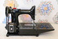 Load image into Gallery viewer, Singer Featherweight 222K Sewing Machine EK324***