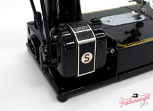 Load image into Gallery viewer, Singer Featherweight 222K Sewing Machine EL181***