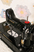 Load image into Gallery viewer, Singer Featherweight 222K Sewing Machine EK629***