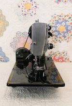 Load image into Gallery viewer, Singer Featherweight 222K Sewing Machine EM9584**