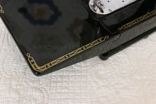 Load image into Gallery viewer, Singer Featherweight 222K Sewing Machine EM9584**