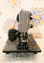 Load image into Gallery viewer, Singer Featherweight 222K Sewing Machine EN134***
