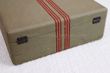 Load image into Gallery viewer, Singer Fashion Aids Attachments Case (Vintage Original)