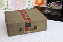 Load image into Gallery viewer, Singer Fashion Aids Attachments Case (Vintage Original)