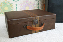 Load image into Gallery viewer, Singer Fashion Aids Attachments Case (Vintage Original)