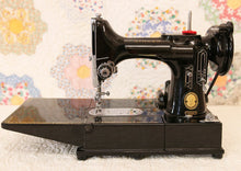 Load image into Gallery viewer, Singer Featherweight 222K Sewing Machine EN137***
