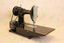 Load image into Gallery viewer, Singer Featherweight 222K Sewing Machine