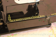 Load image into Gallery viewer, Singer Featherweight 222K Sewing Machine