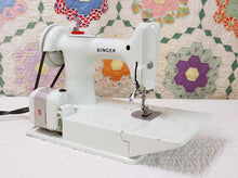 Load image into Gallery viewer, Singer Featherweight 221K Sewing Machine, WHITE EV903***