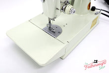 Load image into Gallery viewer, Singer Featherweight 221 Sewing Machine, WHITE EV928*** - ORIGINAL BOX