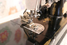 Load image into Gallery viewer, Zigzagger - Chadwick fits the Singer Featherweight 221 and 222 (vintage)
