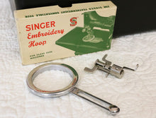 Load image into Gallery viewer, Singer Featherweight 222K Sewing Machine EM9581**
