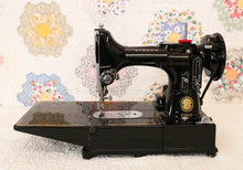 Load image into Gallery viewer, Singer Featherweight 222K Sewing Machine EM9581**