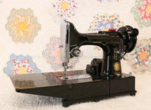 Load image into Gallery viewer, Singer Featherweight 222K Sewing Machine EM9581**