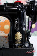 Load image into Gallery viewer, Singer Featherweight 222K Sewing Machine EN135***