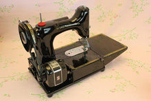 Load image into Gallery viewer, Singer Featherweight 222K Sewing Machine EK633***