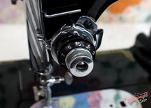 Load image into Gallery viewer, Singer Featherweight 222K Sewing Machine EN1345**