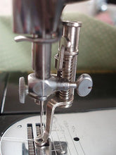Load image into Gallery viewer, Singer Featherweight 222K Embroidery & Darning Foot (Vintage Original)