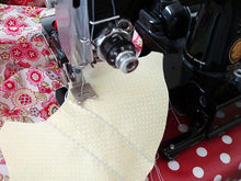 Load image into Gallery viewer, Zigzag Attachment, Singer Automatic (Vintage Original)
