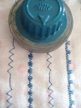 Load image into Gallery viewer, Stitch Patterns, Singer Automatic Zigzagger (Vintage Original)
