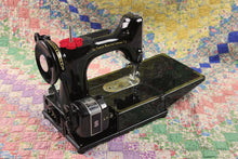 Load image into Gallery viewer, Singer Featherweight 222K Sewing Machine, ER0231**CH
