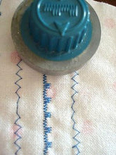 Load image into Gallery viewer, Stitch Patterns, Singer Automatic Zigzagger (Vintage Original)

