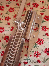 Load image into Gallery viewer, Fagoter Singercraft, Singer (Vintage Original)
