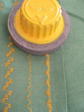 Load image into Gallery viewer, Stitch Patterns, Singer Automatic Zigzagger (Vintage Original)
