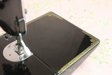 Load image into Gallery viewer, Singer Featherweight 221K Sewing Machine, French EF908***
