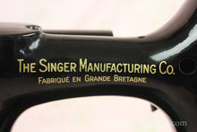 Load image into Gallery viewer, Singer Featherweight 221K Sewing Machine, French EF908***
