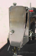 Load image into Gallery viewer, Screw, Singer Featherweight Faceplate (Vintage Original)
