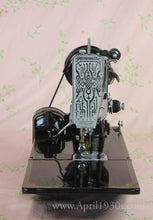 Load image into Gallery viewer, Singer Featherweight 221K Sewing Machine, French EF908***
