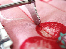 Load image into Gallery viewer, Quarter Inch (1/4") Foot, Patchwork Piecing Quilting - Snap-On

