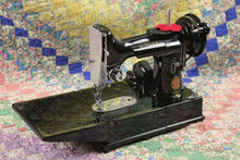 Load image into Gallery viewer, Singer Featherweight 222K Sewing Machine, ER0231**CH
