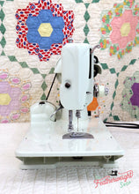 Load image into Gallery viewer, Singer Featherweight 221K Sewing Machine, WHITE FA126***
