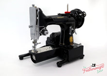 Load image into Gallery viewer, Singer Featherweight 222K Sewing Machine EJ620***

