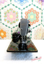 Load image into Gallery viewer, Singer Featherweight 222K Sewing Machine EK6285** ORIGINAL CARDBOARD BOX Included
