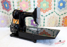 Load image into Gallery viewer, Singer Featherweight 222K Sewing Machine EK6285** ORIGINAL CARDBOARD BOX Included
