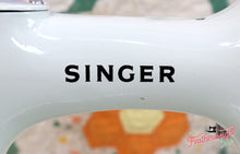 Load image into Gallery viewer, Singer Featherweight 221K Sewing Machine, WHITE FA126***
