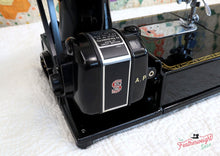 Load image into Gallery viewer, Singer Featherweight 222K Sewing Machine EK6285** ORIGINAL CARDBOARD BOX Included
