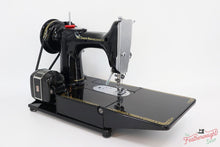 Load image into Gallery viewer, Singer Featherweight 222K Sewing Machine EK3247**
