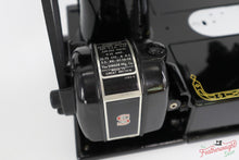 Load image into Gallery viewer, Singer Featherweight 222K Sewing Machine EK3247**

