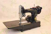 Load image into Gallery viewer, Singer Featherweight 222K Sewing Machine EM602***
