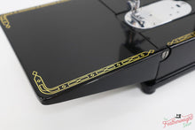 Load image into Gallery viewer, Singer Featherweight 222K Sewing Machine EK3247**
