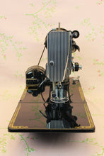 Load image into Gallery viewer, Singer Featherweight 222K Sewing Machine EM602***
