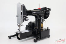 Load image into Gallery viewer, Singer Featherweight 222K Sewing Machine EK3247**
