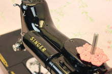 Load image into Gallery viewer, Singer Featherweight 222K Sewing Machine EM602***
