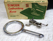 Load image into Gallery viewer, Singer Featherweight 222K Sewing Machine EK632**
